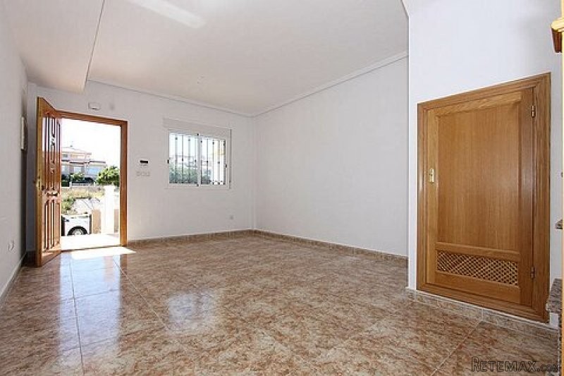 2 Bed Townhouse with Communal Pool - 2