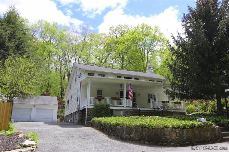 3 bedroom House For Sale: 32 Lee Avenue..