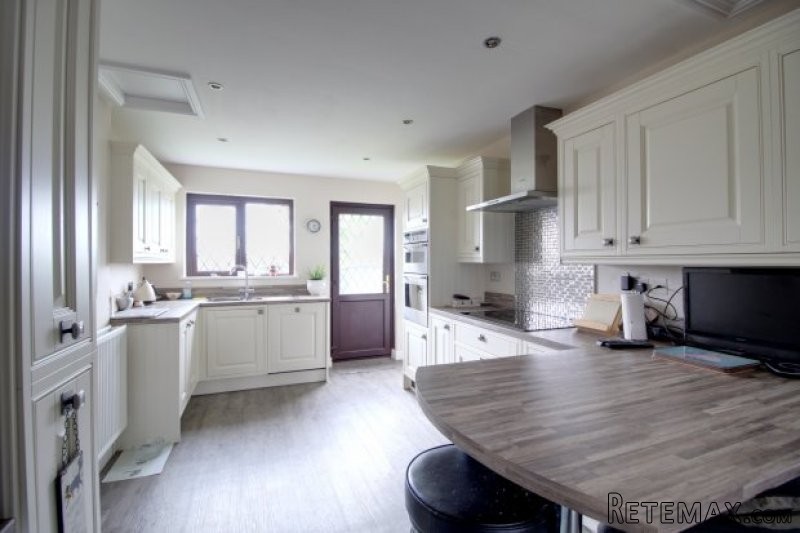 4 bedroom, Detached House house for sale - 2