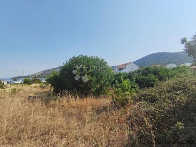 Građevinsko zemljište u Vinišću u blizini mora