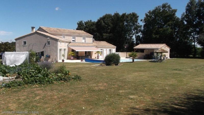 Superb 5 Bedroomed Property With A..