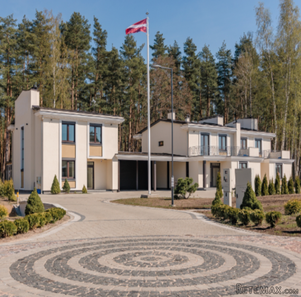 Townhouse In A Secured Village In Riga..