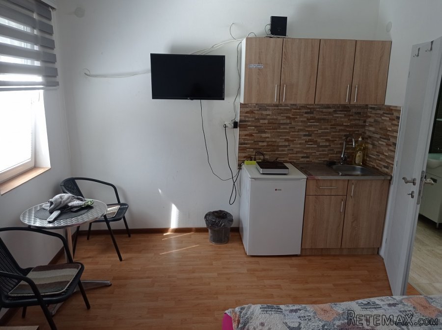 Stambeni objekat sa 7 stanova,glavna ulica Sremska Mitrovica - 6