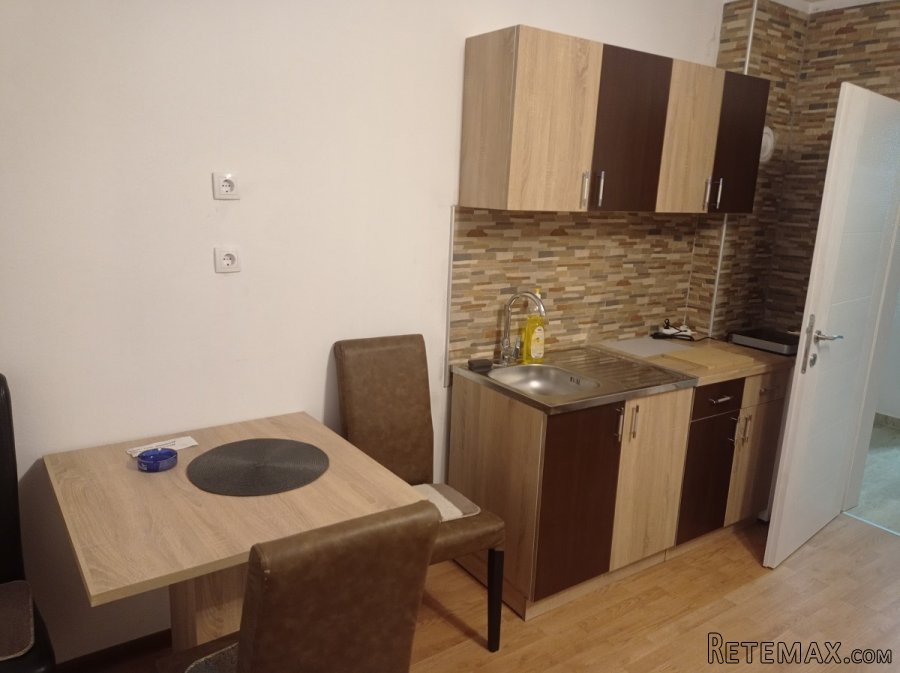 Stambeni objekat sa 7 stanova,glavna ulica Sremska Mitrovica - 7