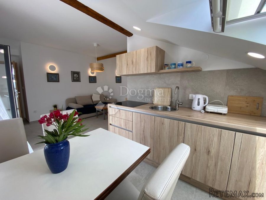 VODICE ATRAKTIVNA APARTMANSKA KUĆA BLIZ MORA - 7