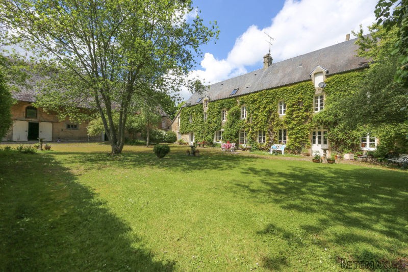 Stone Hose With 4 Guesthouses, Lake..