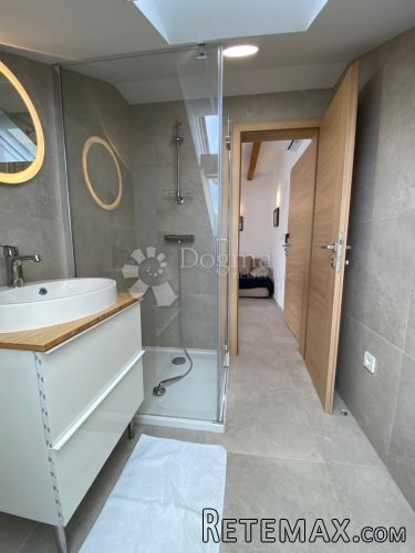 VODICE ATRAKTIVNA APARTMANSKA KUĆA BLIZ MORA - 9