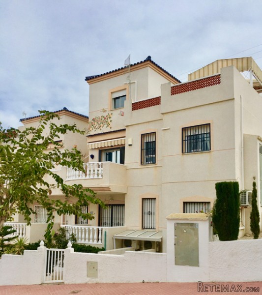 3 bedroom, 2 bathroom Apartment, (build..