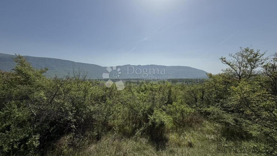 Građevinsko zemljište 1018 m2 - 2