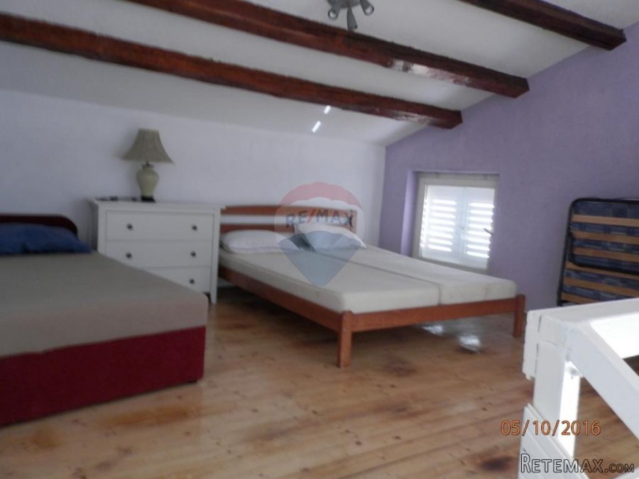 Otok Krk autohtona adaptirana kuća sa apartmanima - 4