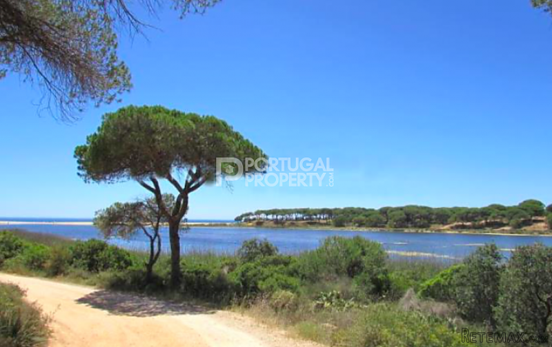 Front Line Plot Close To Vale Do Lobo..