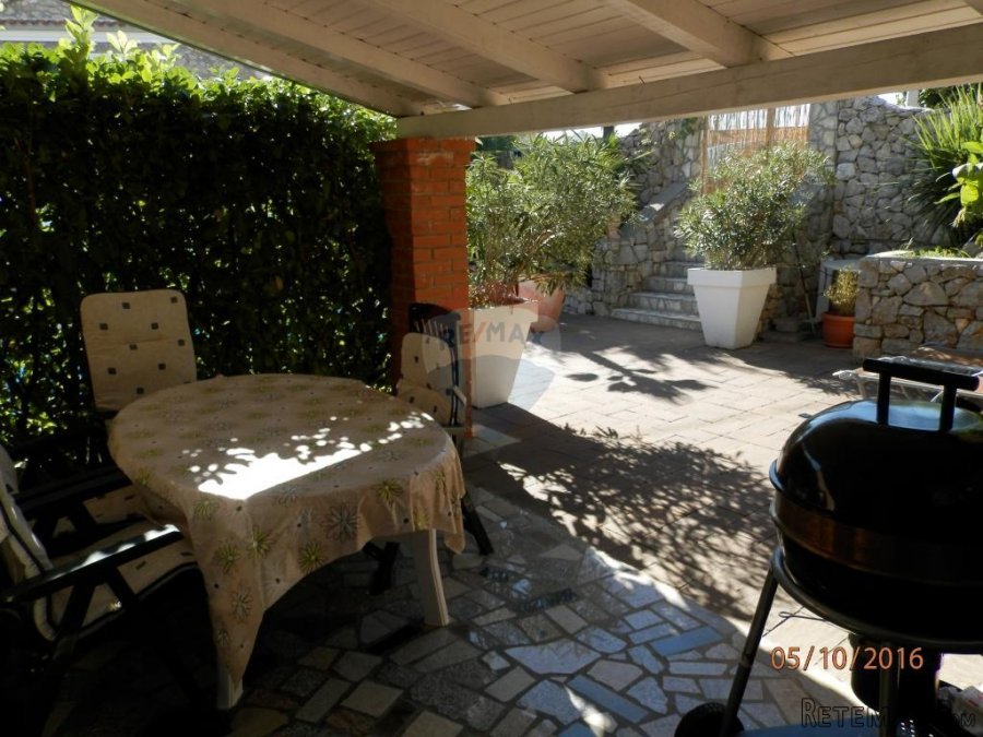 Otok Krk autohtona adaptirana kuća sa apartmanima - 5