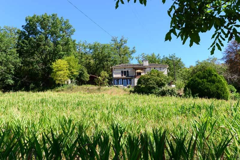 Pretty Stone Farmhouse Set On 15 Acres..