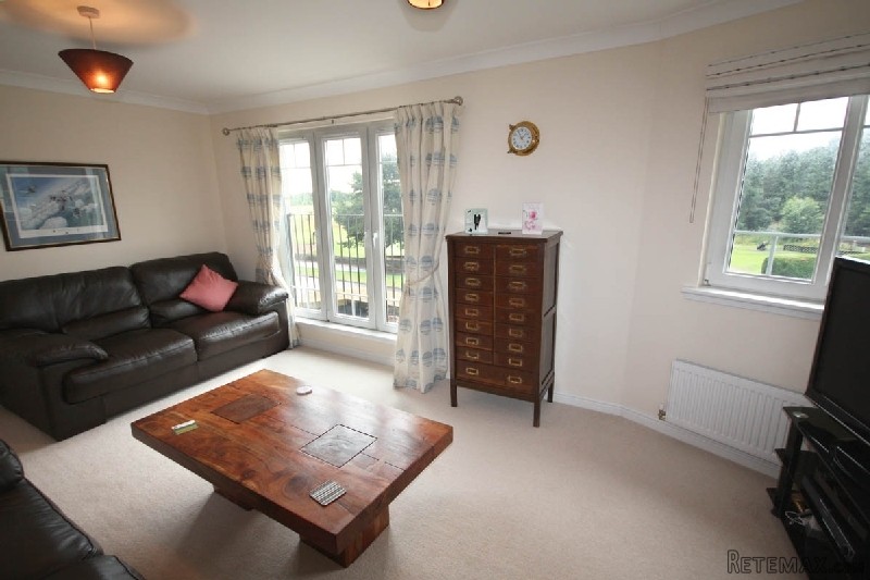 3 Bedrooms - Flat - For Rent