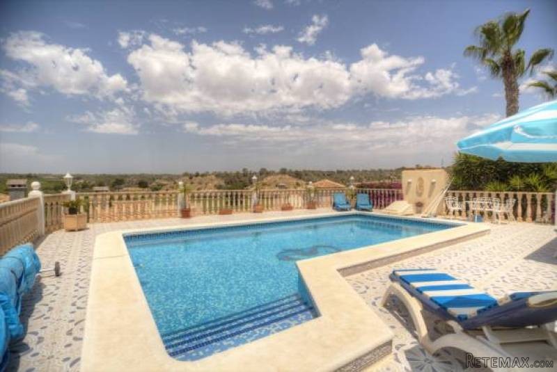 4 Bedroom 3 Bathroom Villa In.. - 2