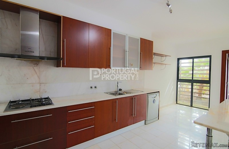 Fabulous 2 Bed Apartment, Closed Condo.. - 2