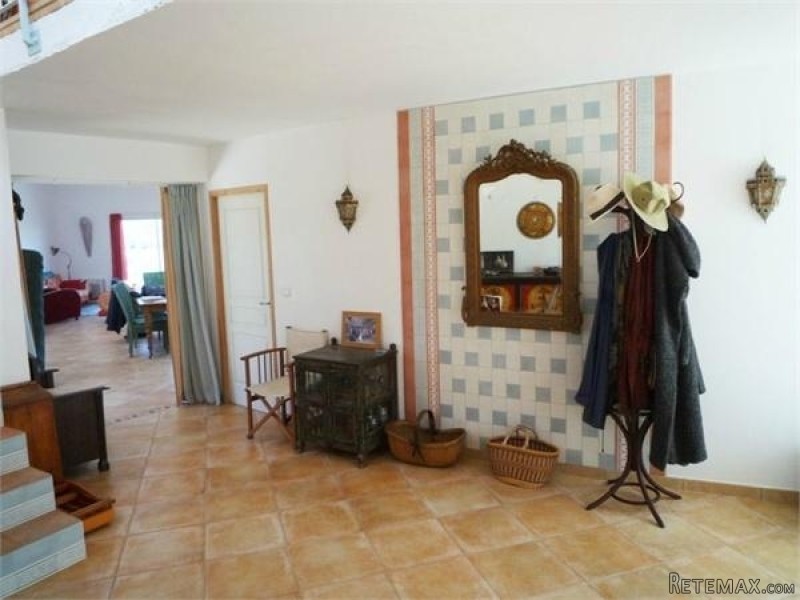 Contemporary 4 Bed Villa With Fantastic.. - 2
