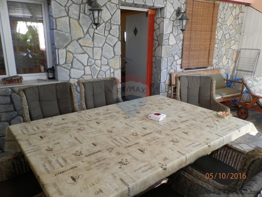 Otok Krk autohtona adaptirana kuća sa apartmanima - 10
