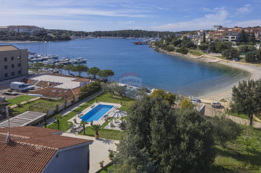 ISTRA, Pula, Vila 1.red od mora - 2