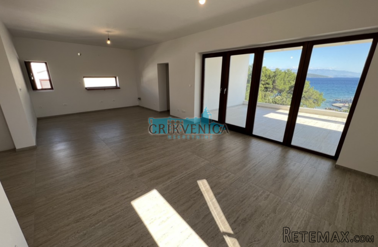 Otok Krk, grad Krk apartman na 1.katu, prvi red do mora - 3