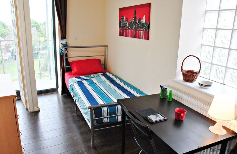 Single with single bed near East Acton..