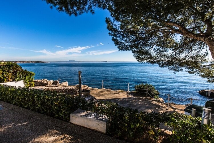 Fabulous apartment with a living area of approximately 90..