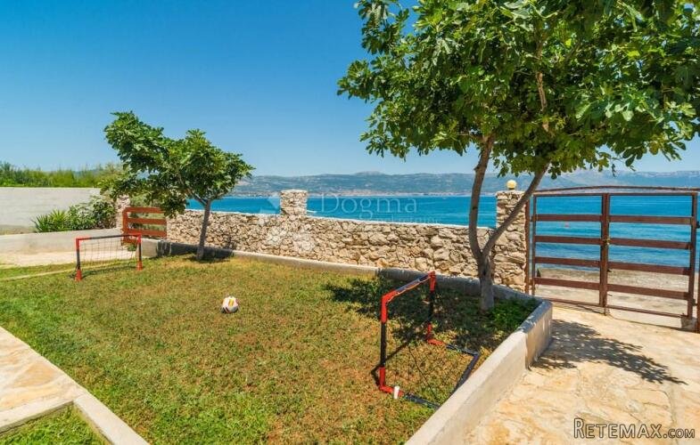 IZVANREDNA KUĆA PRVI RED DO MORA PRODAJA - 5
