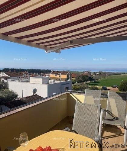 Odličan stan s velikom terasom i pogledom na more, Novigrad!