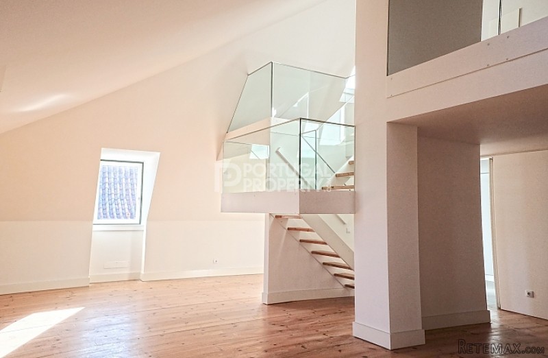 Spacious Duplex Apartment in Lisbon