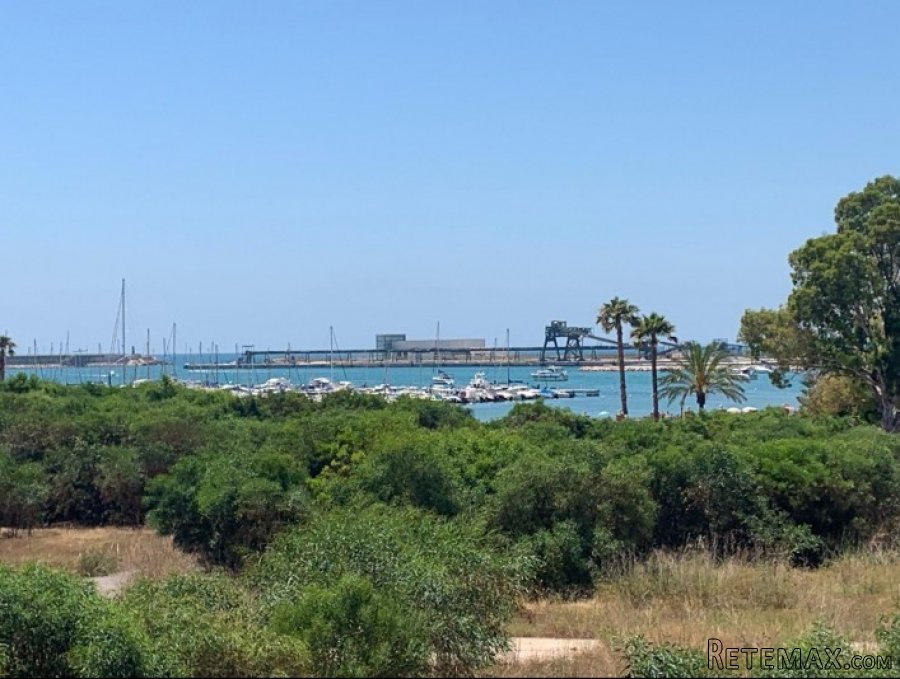 Apartamento con vistas al mar a tan solo 100m de la playa..