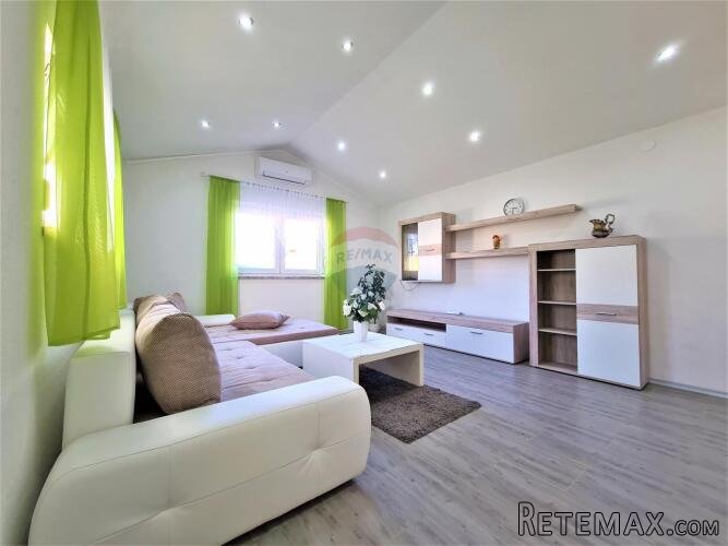 Istra,Kaštel-Kuća prizemnica s velikom okućnicom i pogledom - 2