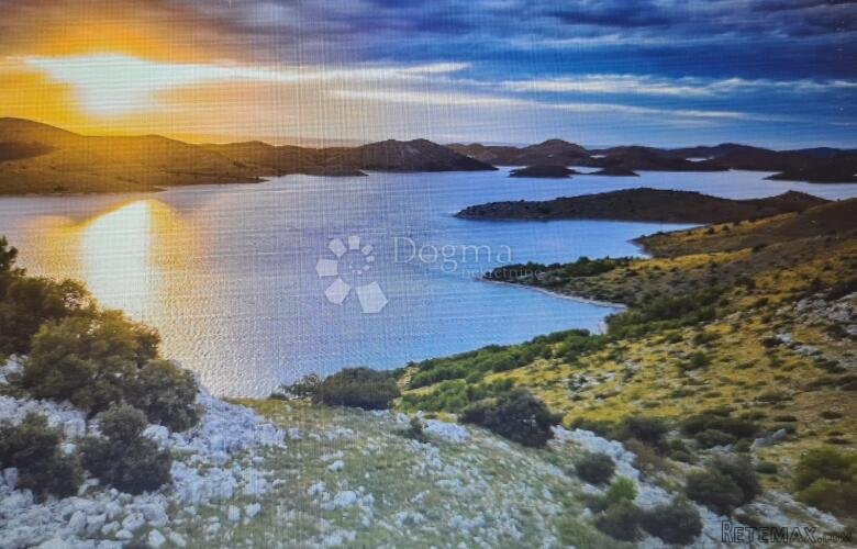 OTOK ŽUT, KORNATI pašnjak 40 000 m2 - 2