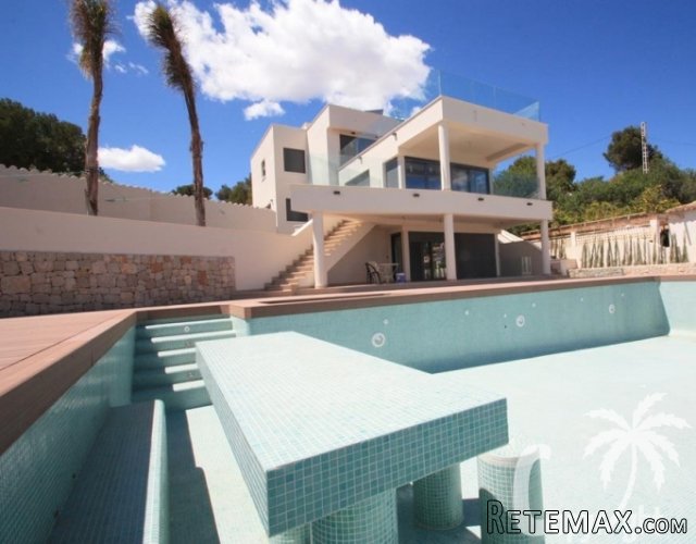 This impressive new villa of modern style with large.. - 2