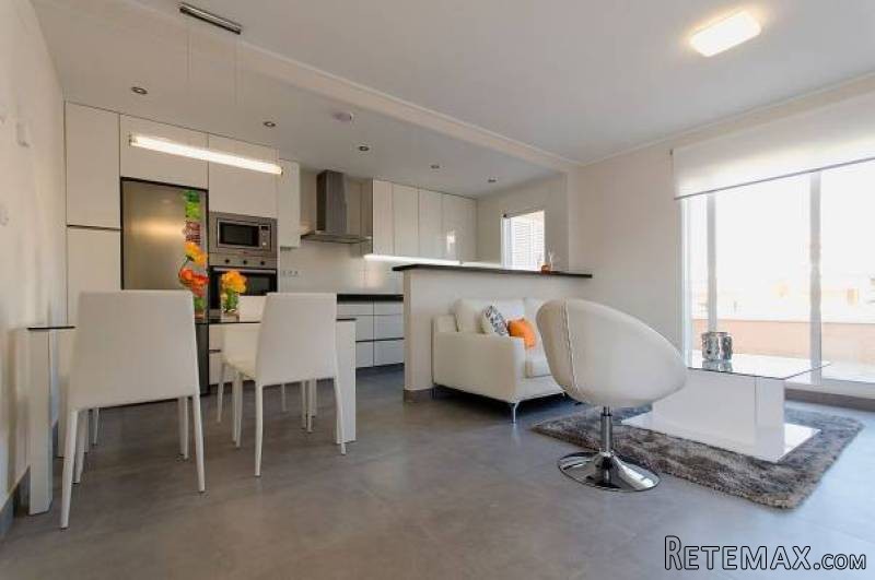 3 Bedroom 2 Bathroom Apartment In..