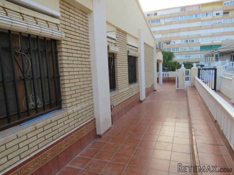 3 Bedroom 2 Bathroom Bungalow In.. - 2