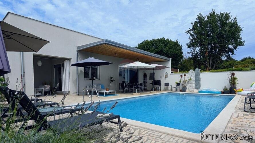 Istra, Rovinj - Moderna prizemna kuća s bazenom