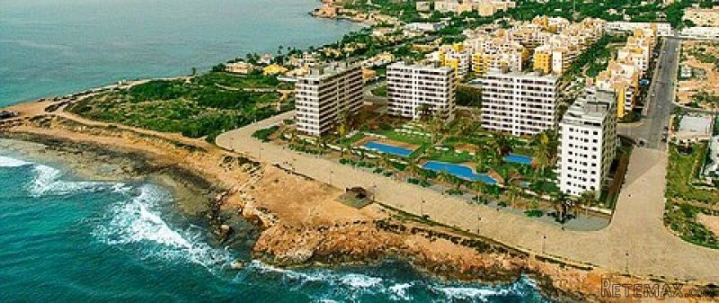 * FRONTLINE BEACH 2 BED APARTMENTS WITH..