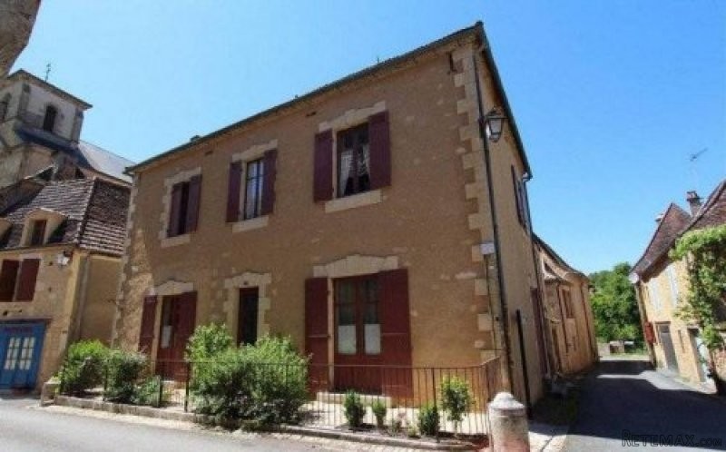 Well Renovated Townhouse With An..