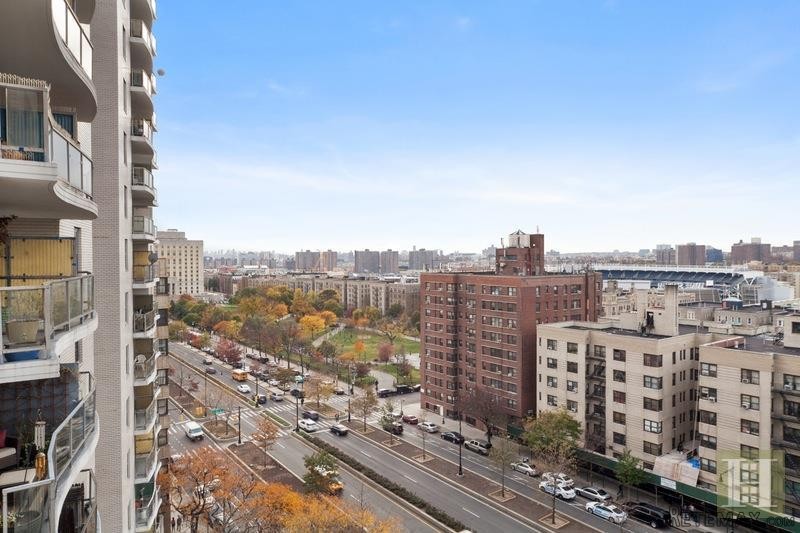 3 bedroom Apartment For Sale: 1020..