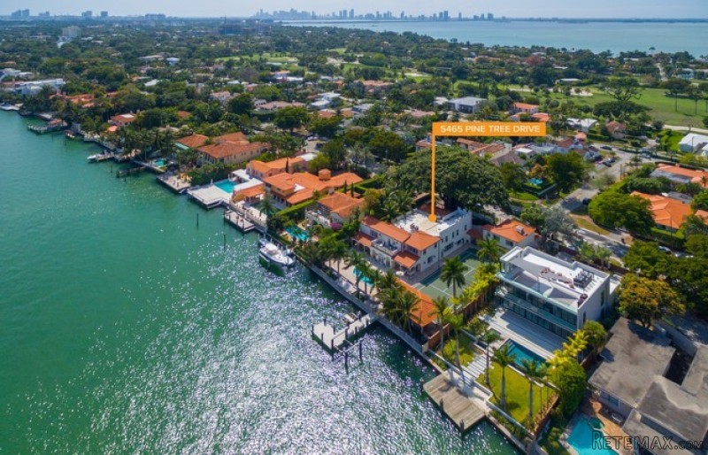 10 bedroom House For Sale: 5465 Pine..