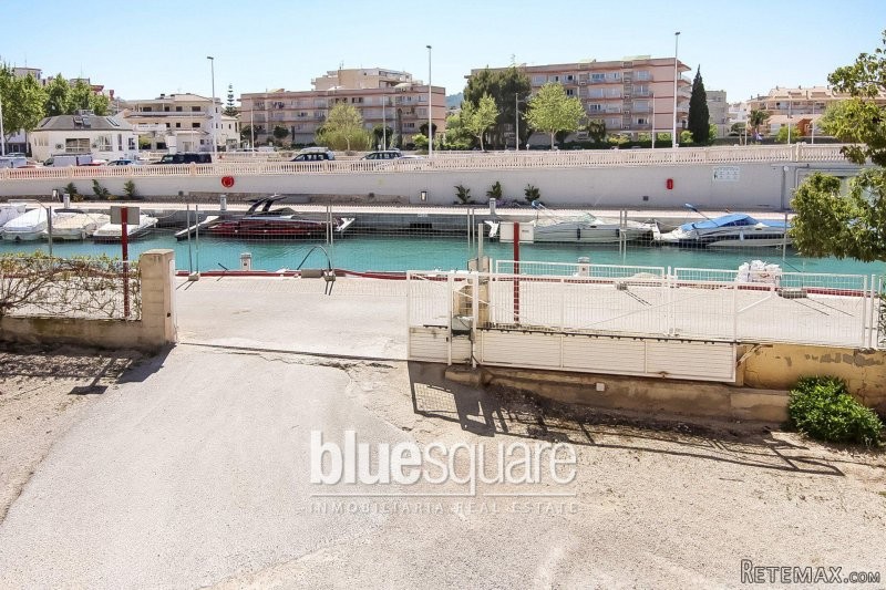 3-Bedroom apartment close to the sea