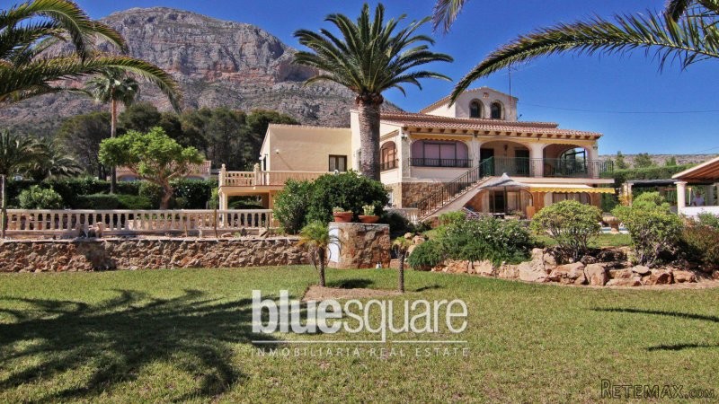 Absolutely stunning traditional villa..
