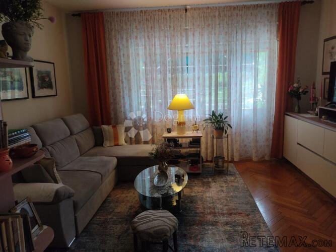Stan u Centru Pule, 70m2 2. kat, parking osiguran