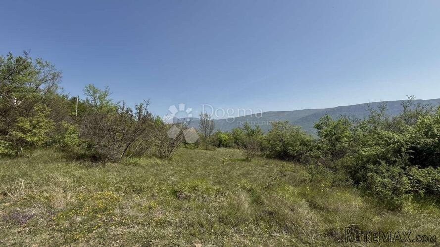 Građevinsko zemljište 2.500 m2 - 3
