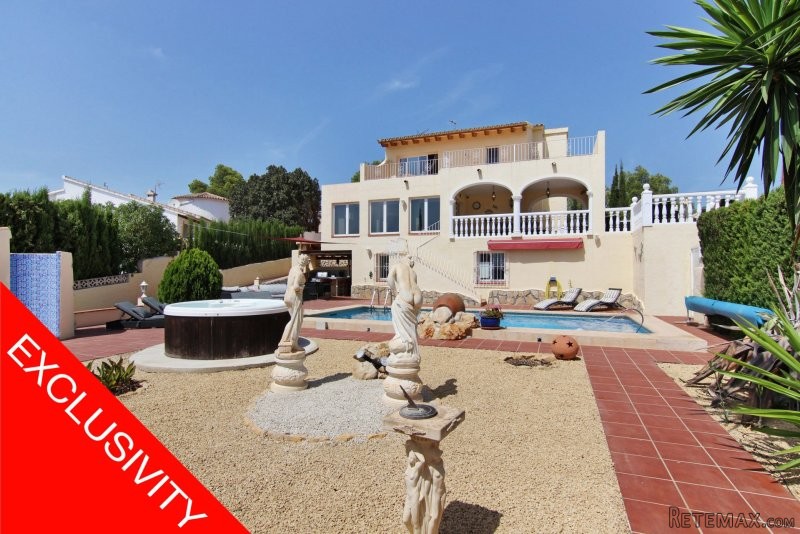 Luxury 5 bedroom villa with sea view