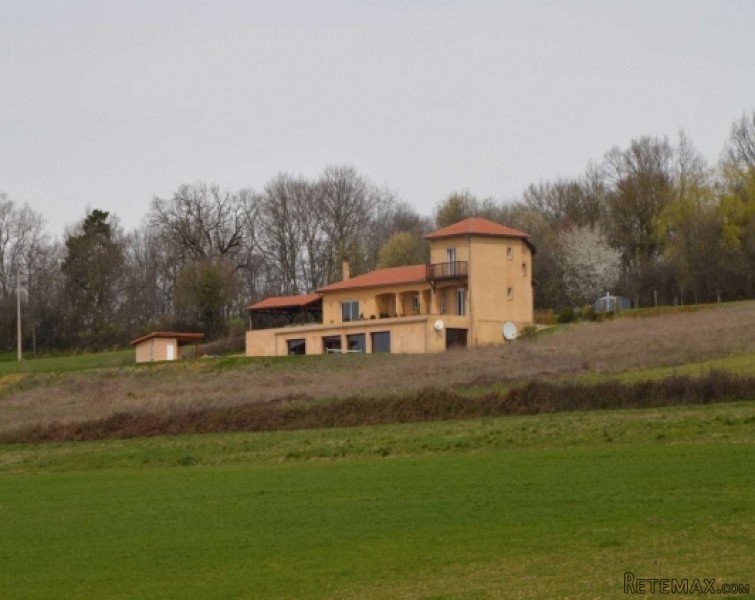 Architect designed spacious house with..