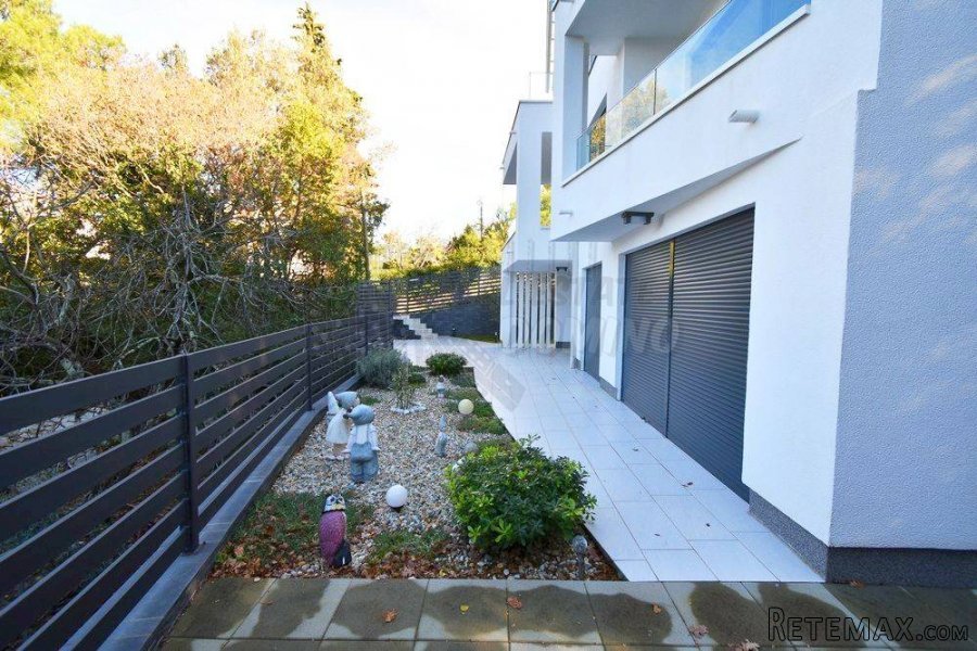Apartman sa pripadajuća 3 studia na 70m od mora!! Malinska - 8