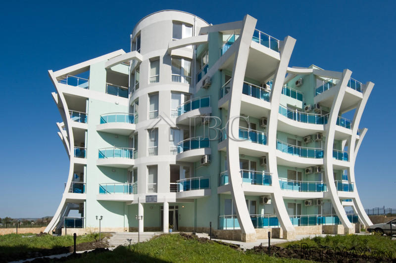 Exclusive waterfront 1-bedroom.. - 2