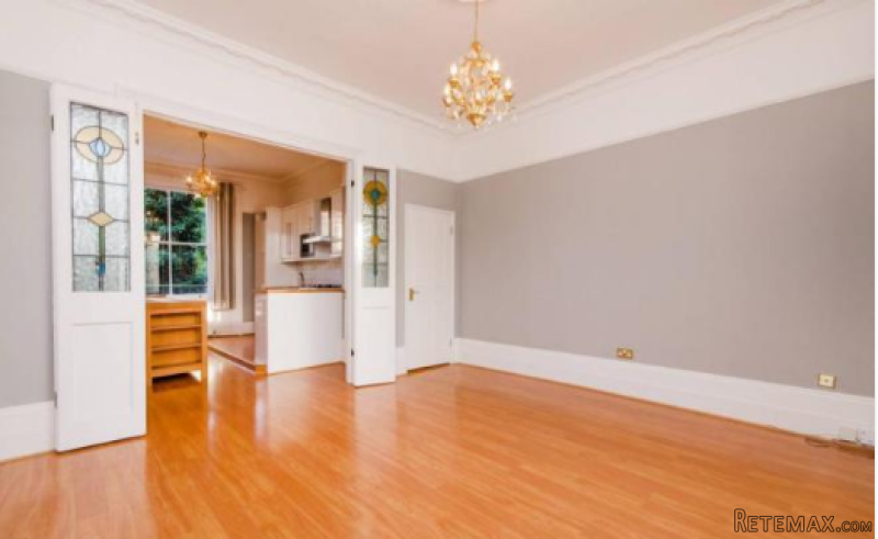 Garden Flat, 136 Belsize Road - 2