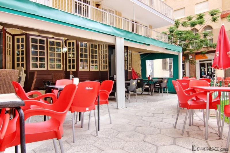 Popular English Pub
